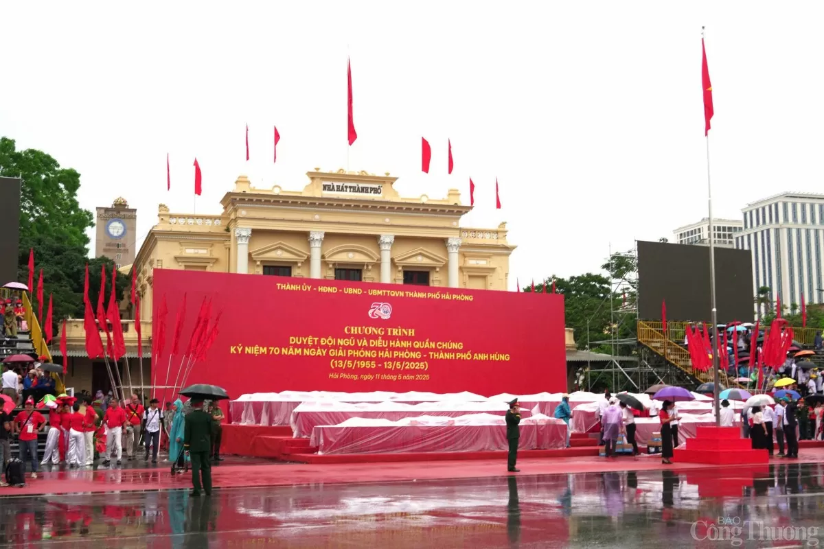 Hoành tráng lễ diễu hành mừng 70 năm giải phóng Hải Phòng Hoành tráng lễ diễu hành mừng 70 năm ngày Giải phóng Hải Phòng