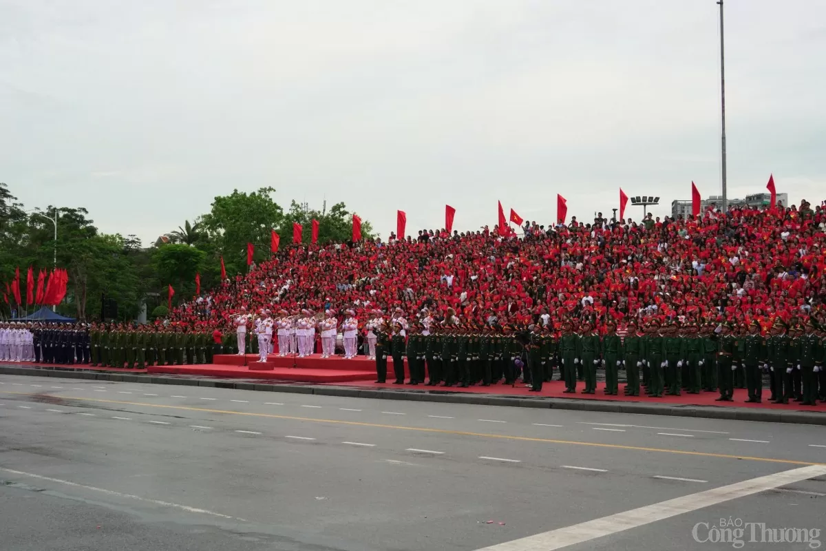 Hoành tráng lễ diễu hành mừng 70 năm giải phóng Hải Phòng Hoành tráng lễ diễu hành mừng 70 năm ngày Giải phóng Hải Phòng