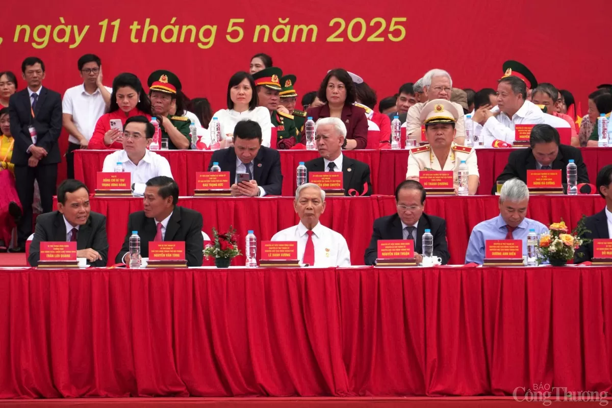 Hoành tráng lễ diễu hành mừng 70 năm giải phóng Hải Phòng Hoành tráng lễ diễu hành mừng 70 năm ngày Giải phóng Hải Phòng