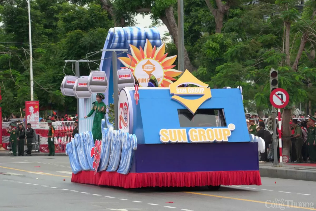 Hoành tráng lễ diễu hành mừng 70 năm giải phóng Hải Phòng Hoành tráng lễ diễu hành mừng 70 năm ngày Giải phóng Hải Phòng