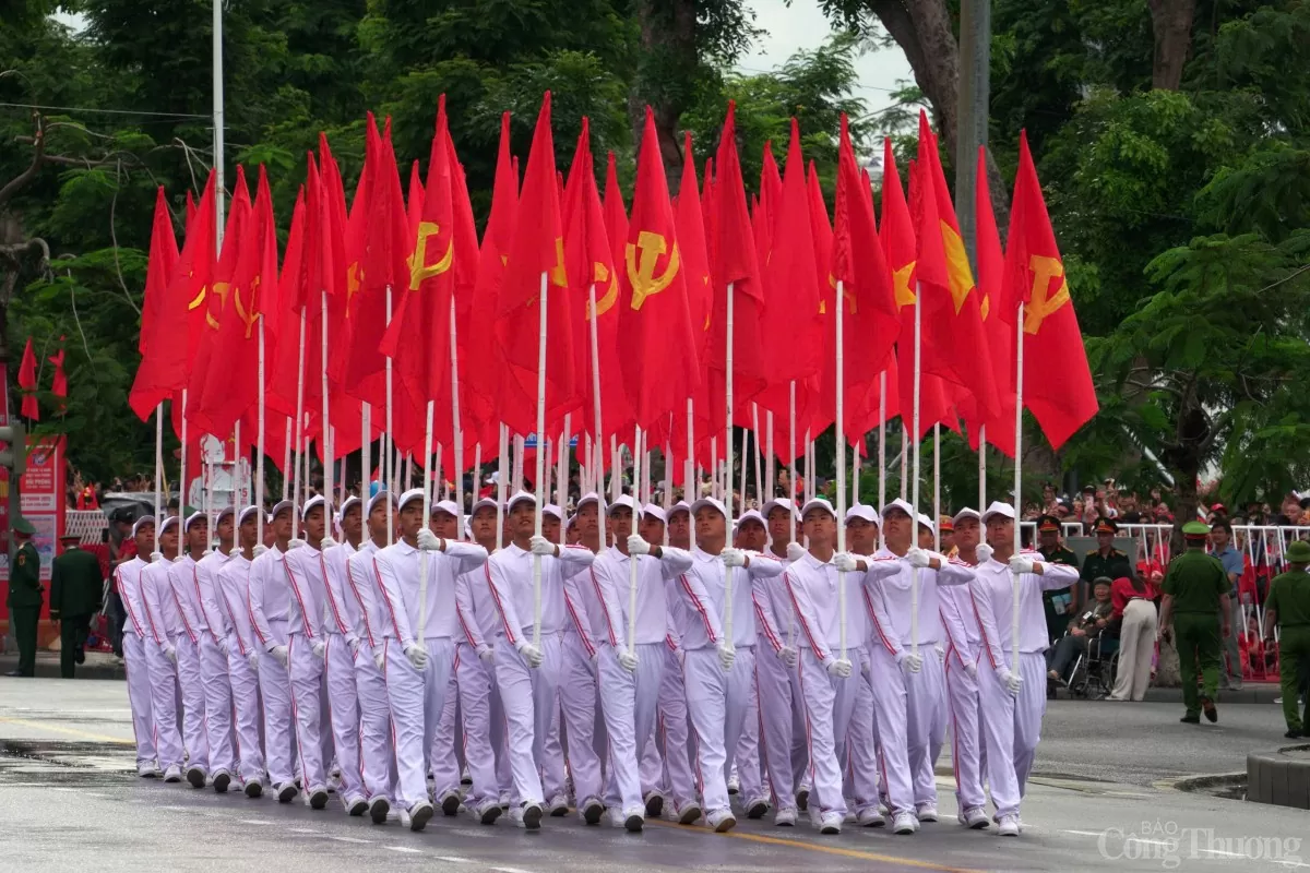 Hoành tráng lễ diễu hành mừng 70 năm giải phóng Hải Phòng Hoành tráng lễ diễu hành mừng 70 năm ngày Giải phóng Hải Phòng