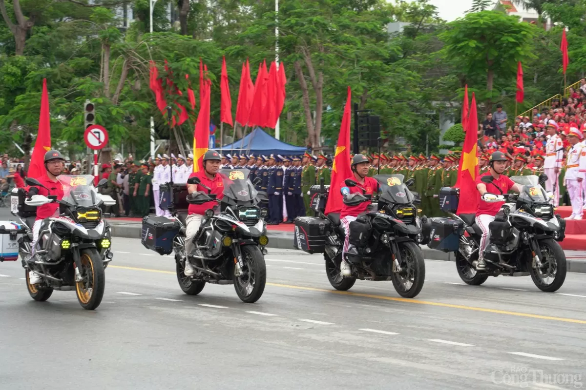 Hoành tráng lễ diễu hành mừng 70 năm giải phóng Hải Phòng Hoành tráng lễ diễu hành mừng 70 năm ngày Giải phóng Hải Phòng