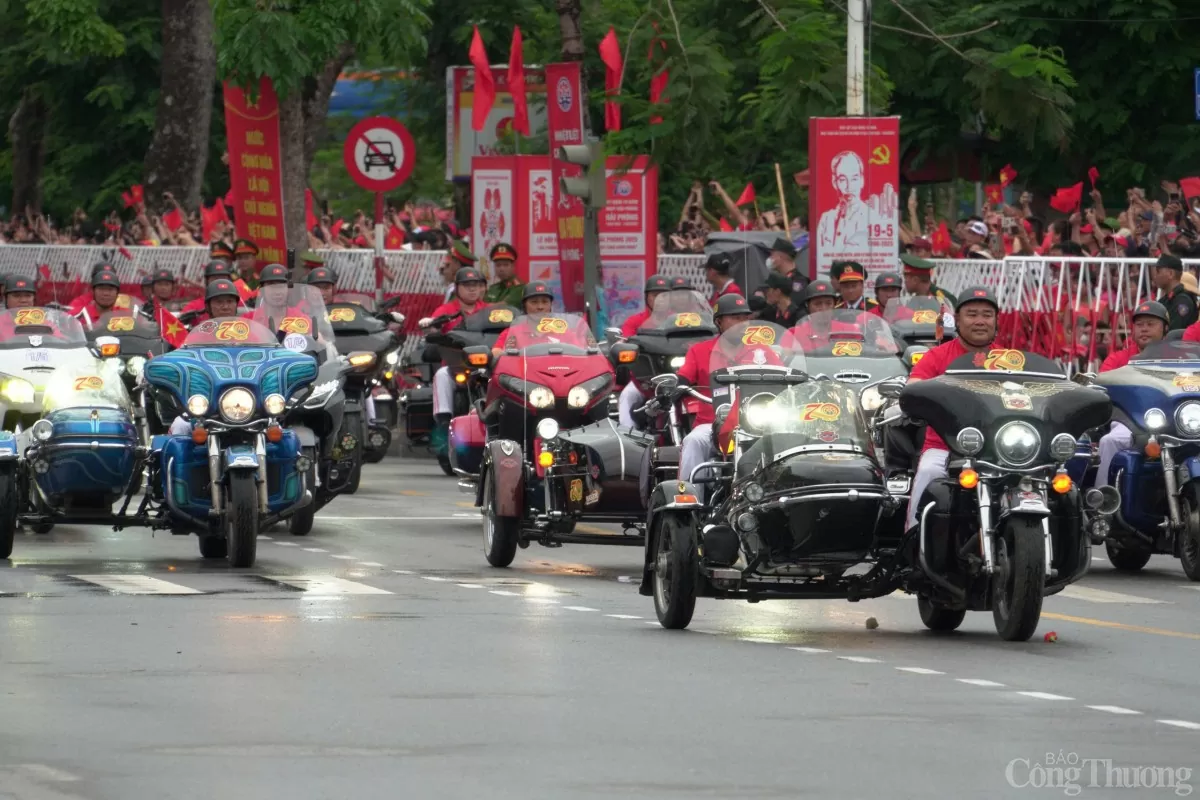 Hoành tráng lễ diễu hành mừng 70 năm giải phóng Hải Phòng Hoành tráng lễ diễu hành mừng 70 năm ngày Giải phóng Hải Phòng