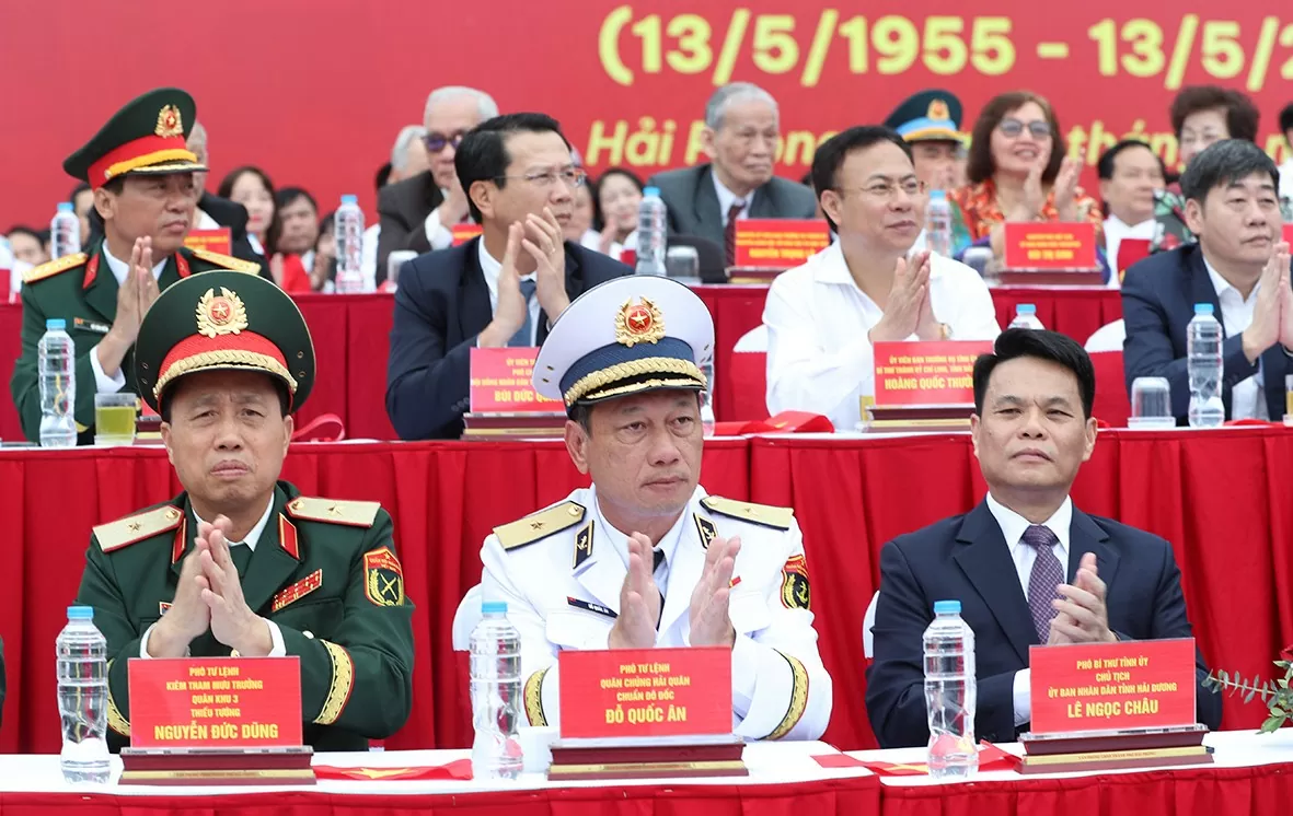 Ấn tượng hình ảnh chiến sĩ Hải quân duyệt đội ngũ chào mừng 70 năm giải phóng Hải Phòng