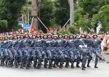 an tuong hinh anh chien si hai quan duyet doi ngu chao mung 70 nam giai phong hai phong