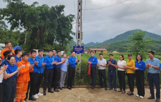 khanh thanh cong trinh thanh nien thap sang duong que tai lao cai