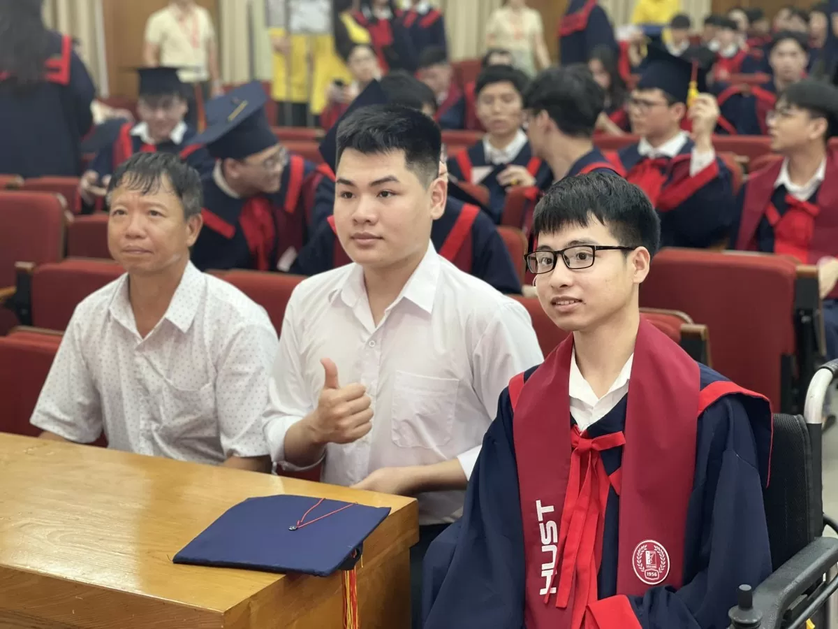 Cõng bạn đi qua tuổi thơ, cõng luôn ước mơ đến vạch đích