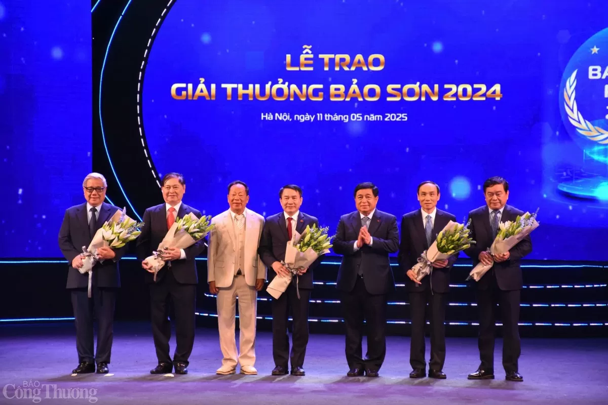 Giải thưởng Bảo Sơn trao cho nhà khoa học người nước ngoài