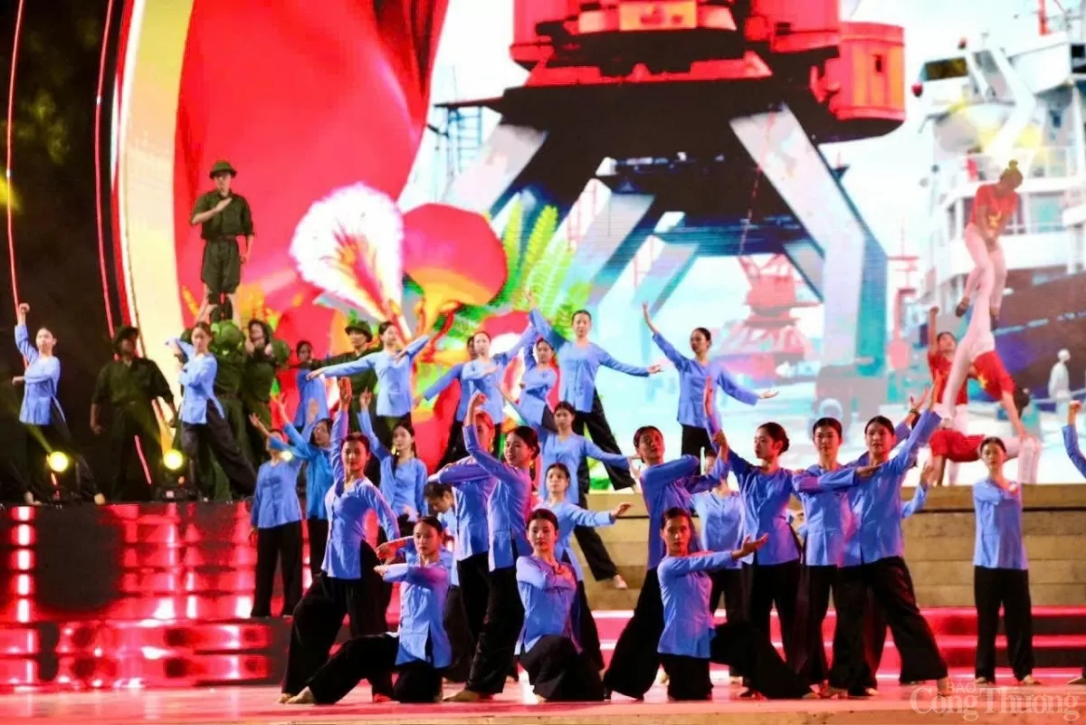 Chùm ảnh: Tổng duyệt kỷ niệm 70 năm Ngày Giải phóng Hải Phòng Chùm ảnh: Tổng duyệt kỷ niệm 70 năm Ngày Giải phóng Hải Phòng