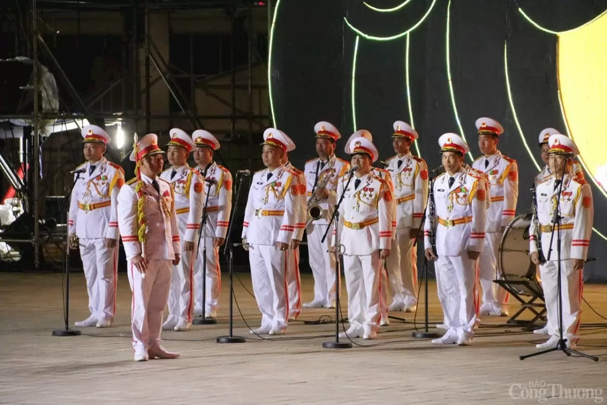 Chùm ảnh: Tổng duyệt kỷ niệm 70 năm Ngày Giải phóng Hải Phòng Chùm ảnh: Tổng duyệt kỷ niệm 70 năm Ngày Giải phóng Hải Phòng