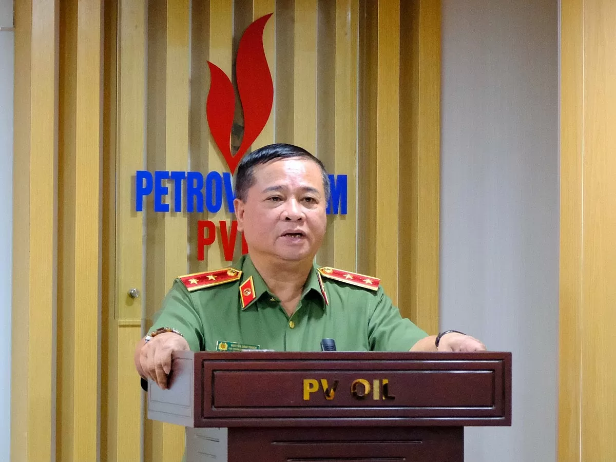 Đồng chí Trung tướng Nguyễn Đình Thuận - Bí thư Đảng ủy, Cục trưởng Cục An ninh Kinh tế chỉ đạo tại Hội nghị