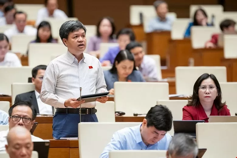 Đại biểu Tạ Đình Thi