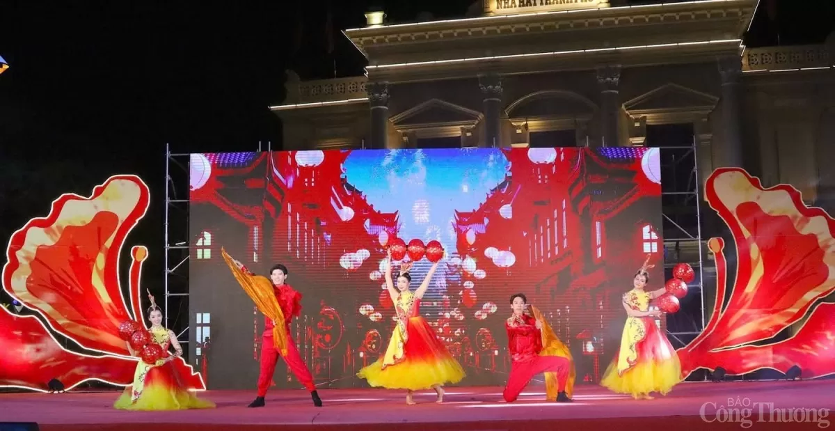 Đoàn nghệ thuật Ninh Ba mang nhiều tiết mục tới 'thành phố Cảng' Đoàn nghệ thuật Ninh Ba mang nhiều tiết mục tới 'thành phố Cảng'