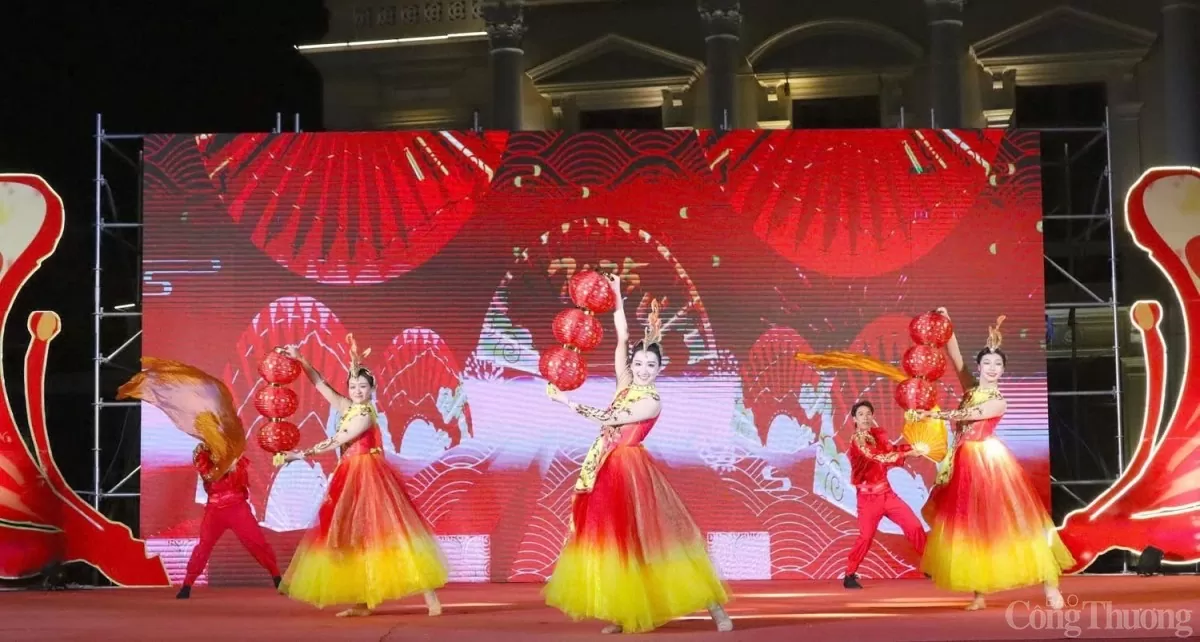 Đoàn nghệ thuật Ninh Ba mang nhiều tiết mục tới 'thành phố Cảng' Đoàn nghệ thuật Ninh Ba mang nhiều tiết mục tới 'thành phố Cảng'