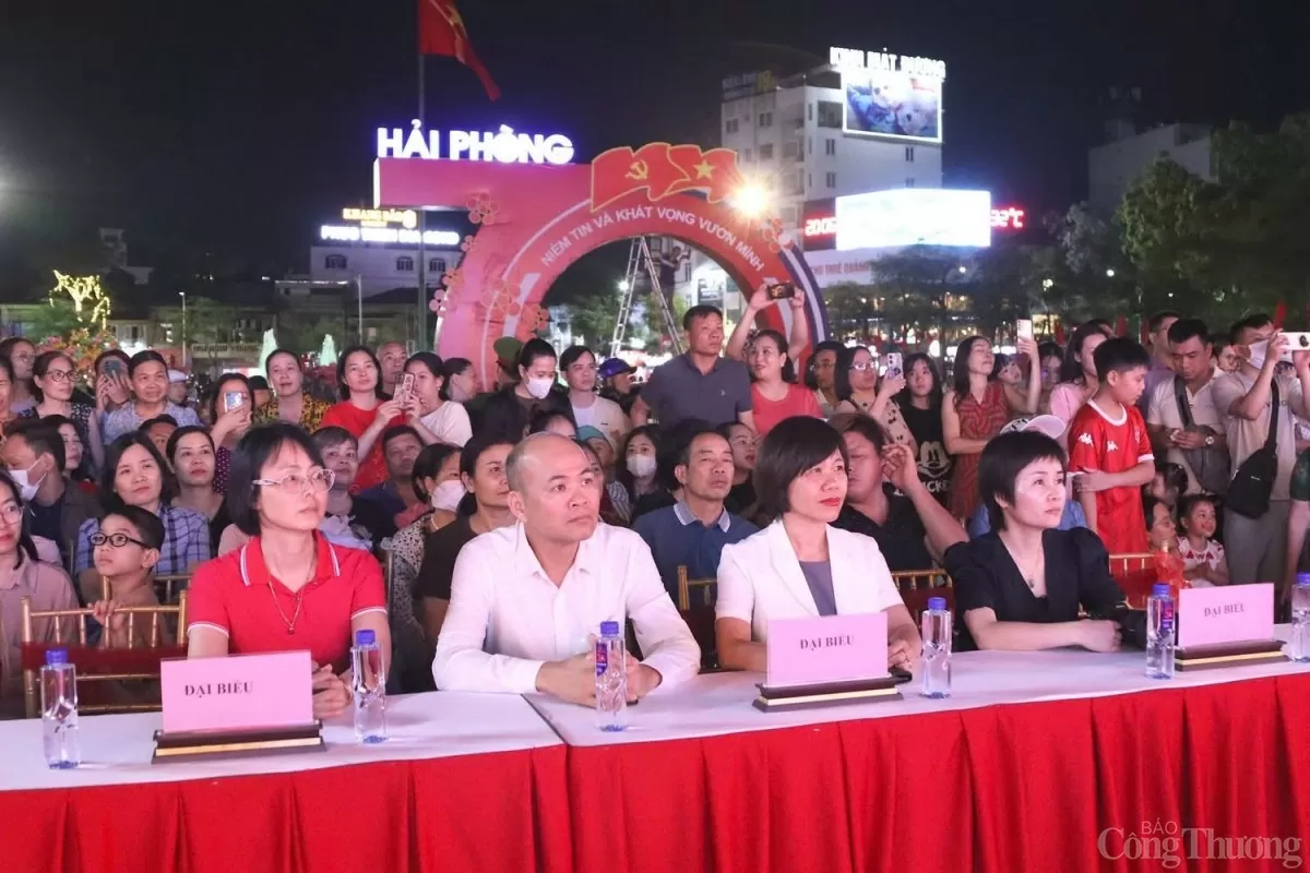 Đoàn nghệ thuật Ninh Ba mang nhiều tiết mục tới 'thành phố Cảng'
