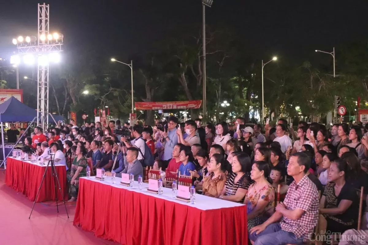 Đoàn nghệ thuật Ninh Ba mang nhiều tiết mục tới 'thành phố Cảng'