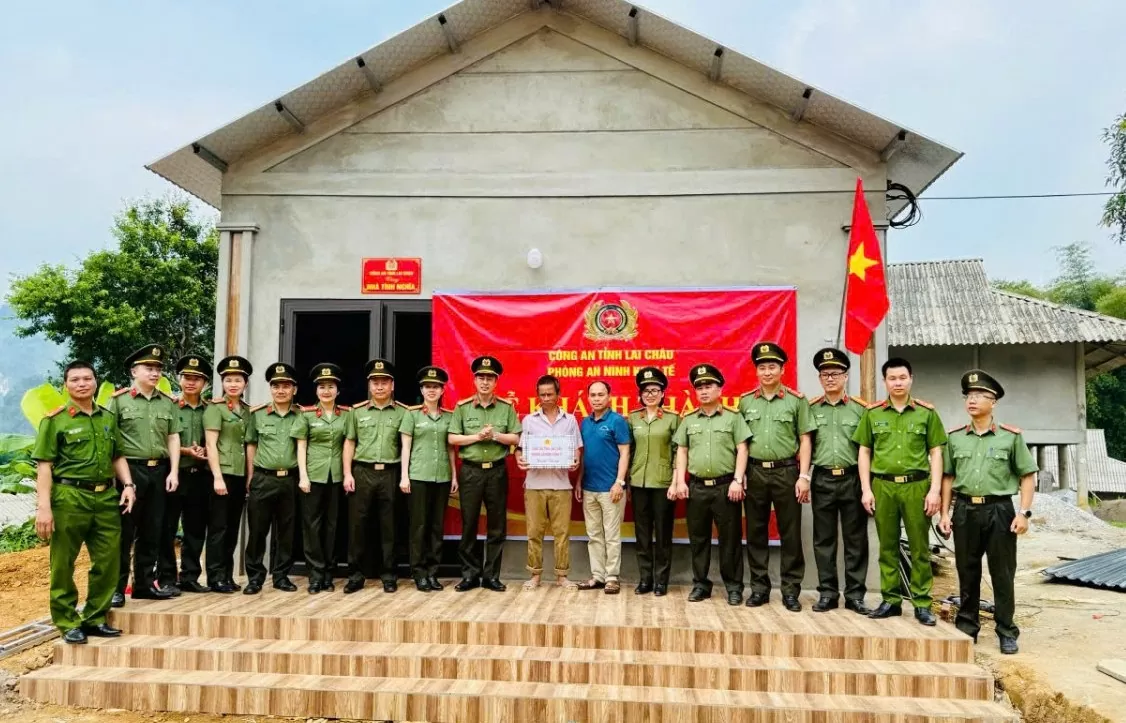 Lai Châu: Lực lượng công an xung kích “Chung tay xóa nhà tạm, nhà dột nát”