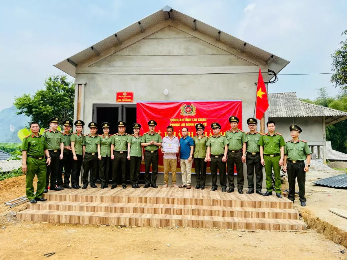 Lai Châu: Lực lượng công an xung kích “Chung tay xóa nhà tạm, nhà dột nát”