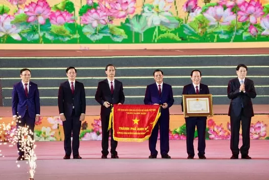 Hải Phòng: Hào hùng 70 năm giải phóng và đón nhận danh hiệu “Thành phố Anh hùng”