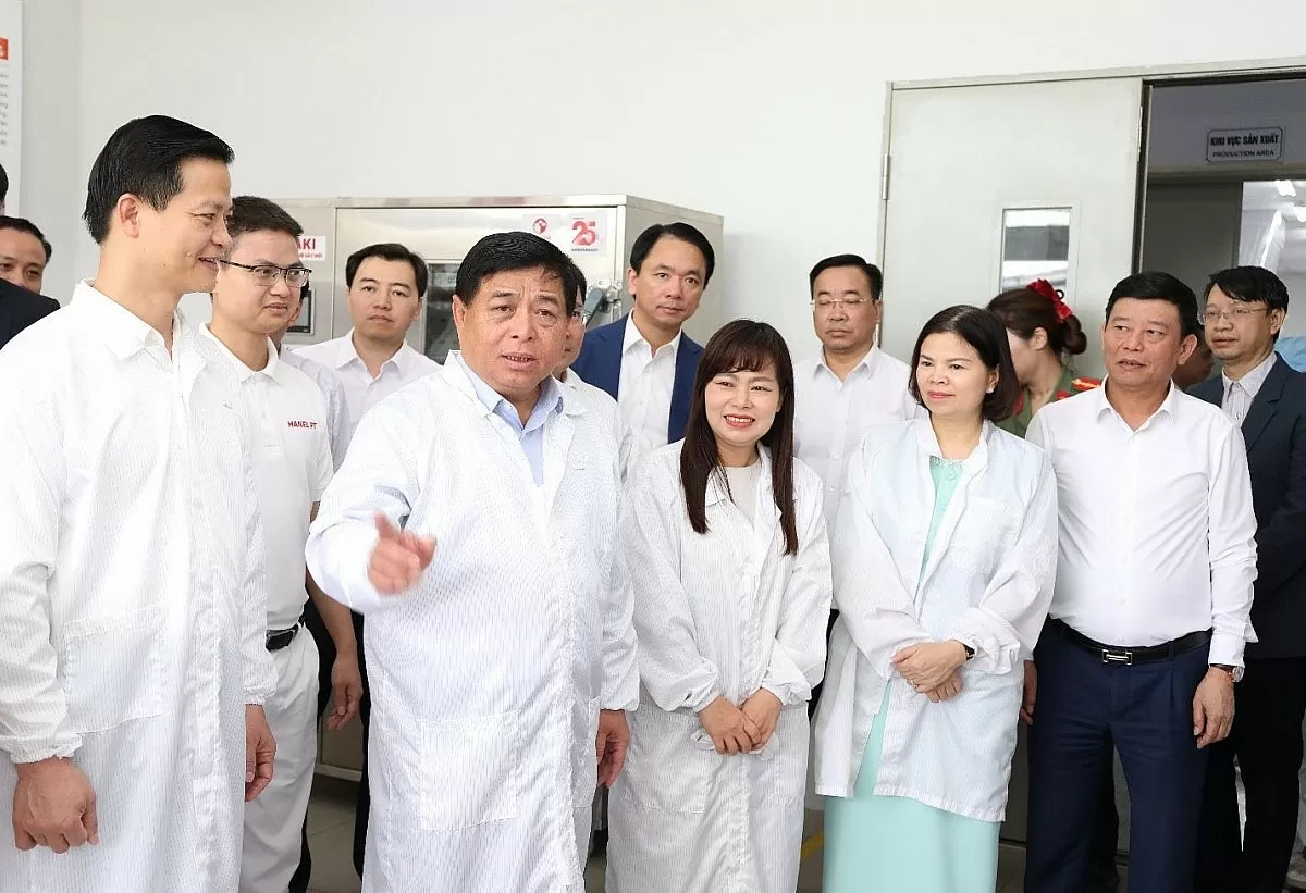 Phó Thủ Tướng Nguyễn Chí Dũng thăm hỏi động viên cán bộ nhân viên công ty Hanel PT