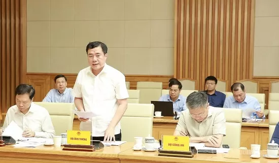 Thứ trưởng Nguyễn Sinh Nhật Tân: Hoàn thiện chính sách chống buôn lậu, gian lận thương mại