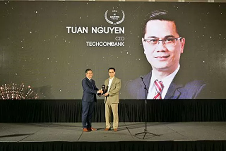 WFIS 2025 vinh danh hai lãnh đạo công nghệ của Techcombank dẫn dắt hành trình chuyển đổi số của ngân hàng