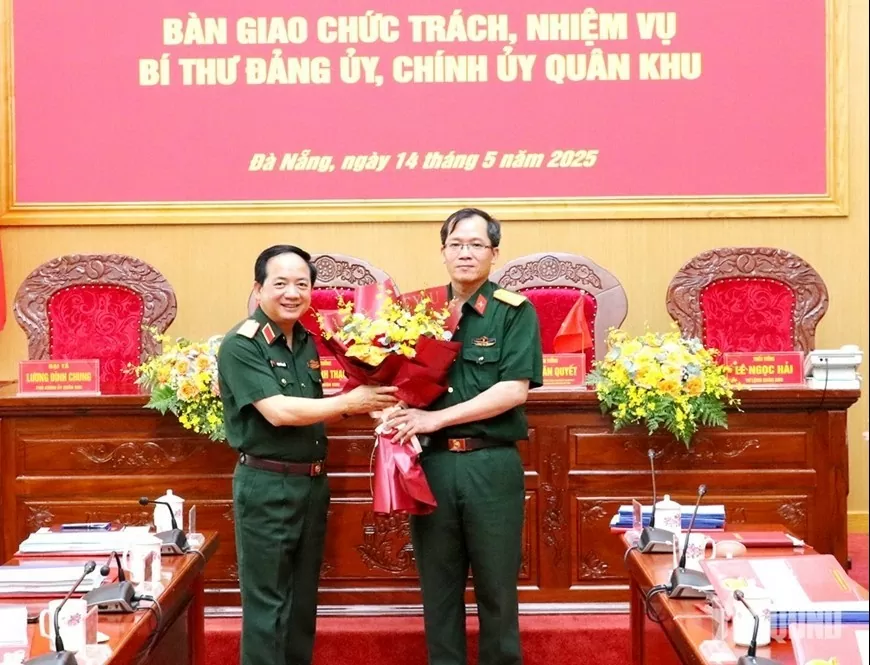 Đại tá Lương Đình Chung giữ chức Chính ủy Quân khu 5