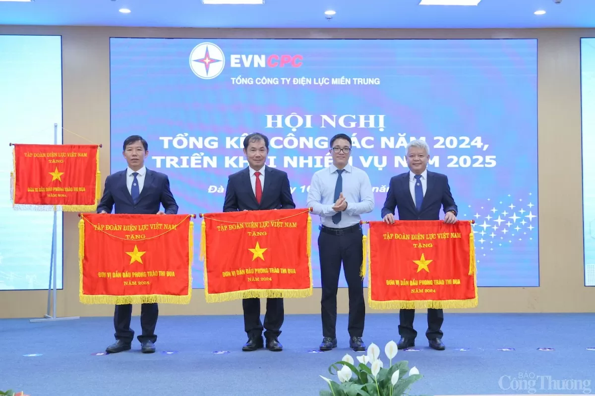 Trao Cờ thi đua xuất sắc của EVN năm 2024 cho 3 tập thể thuộc EVNCPC