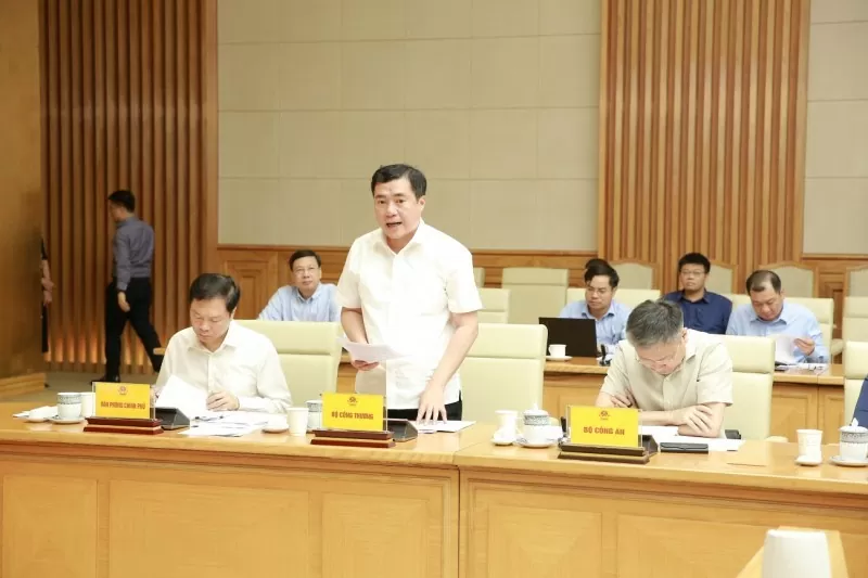 Thứ trưởng Nguyễn Sinh Nhật Tân: Hoàn thiện chính sách chống buôn lậu, gian lận thương mại