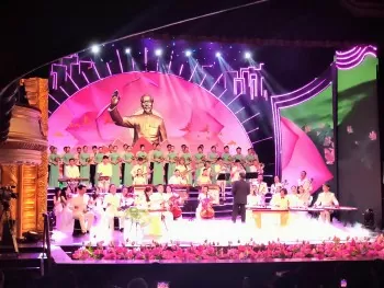 dac sac chuong trinh nghe thuat qua thang nam dang nguoi