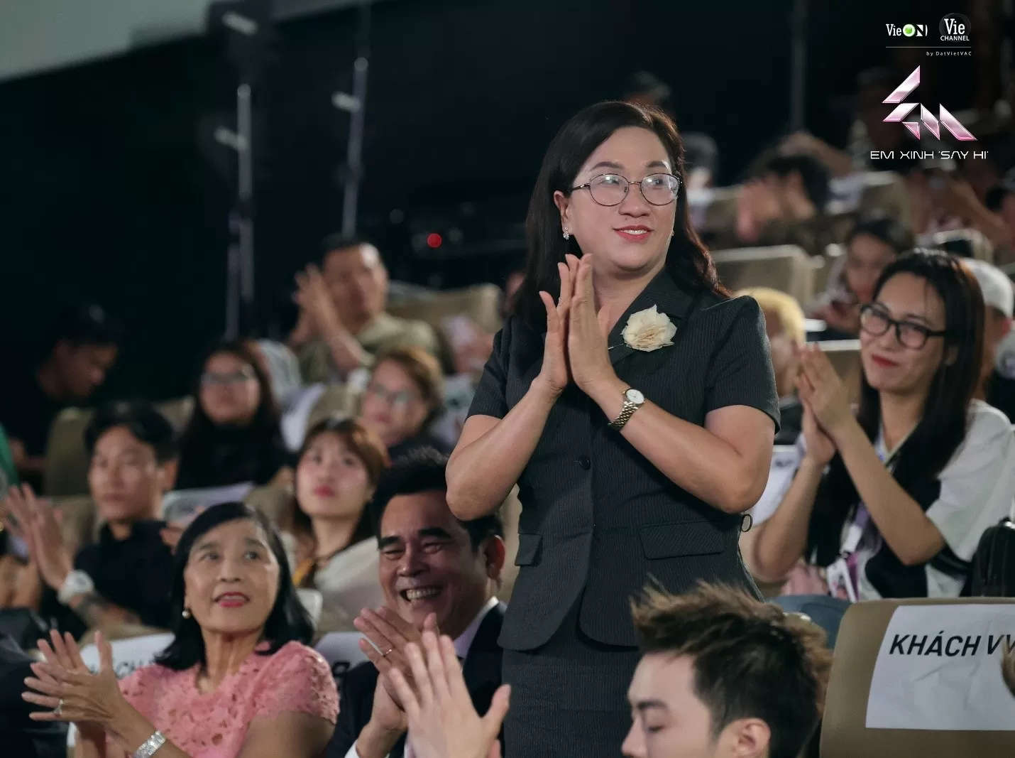 Em Xinh 'Say Hi' chính thức ra mắt khán giả
