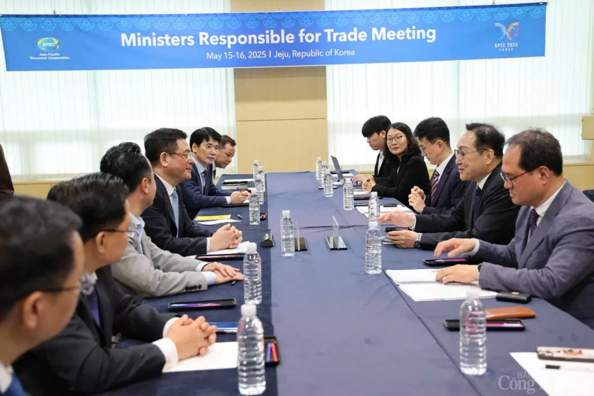 Bộ trưởng Nguyễn Hồng Diên làm việc với Bộ trưởng Thương mại Hàn Quốc tại APEC 2025