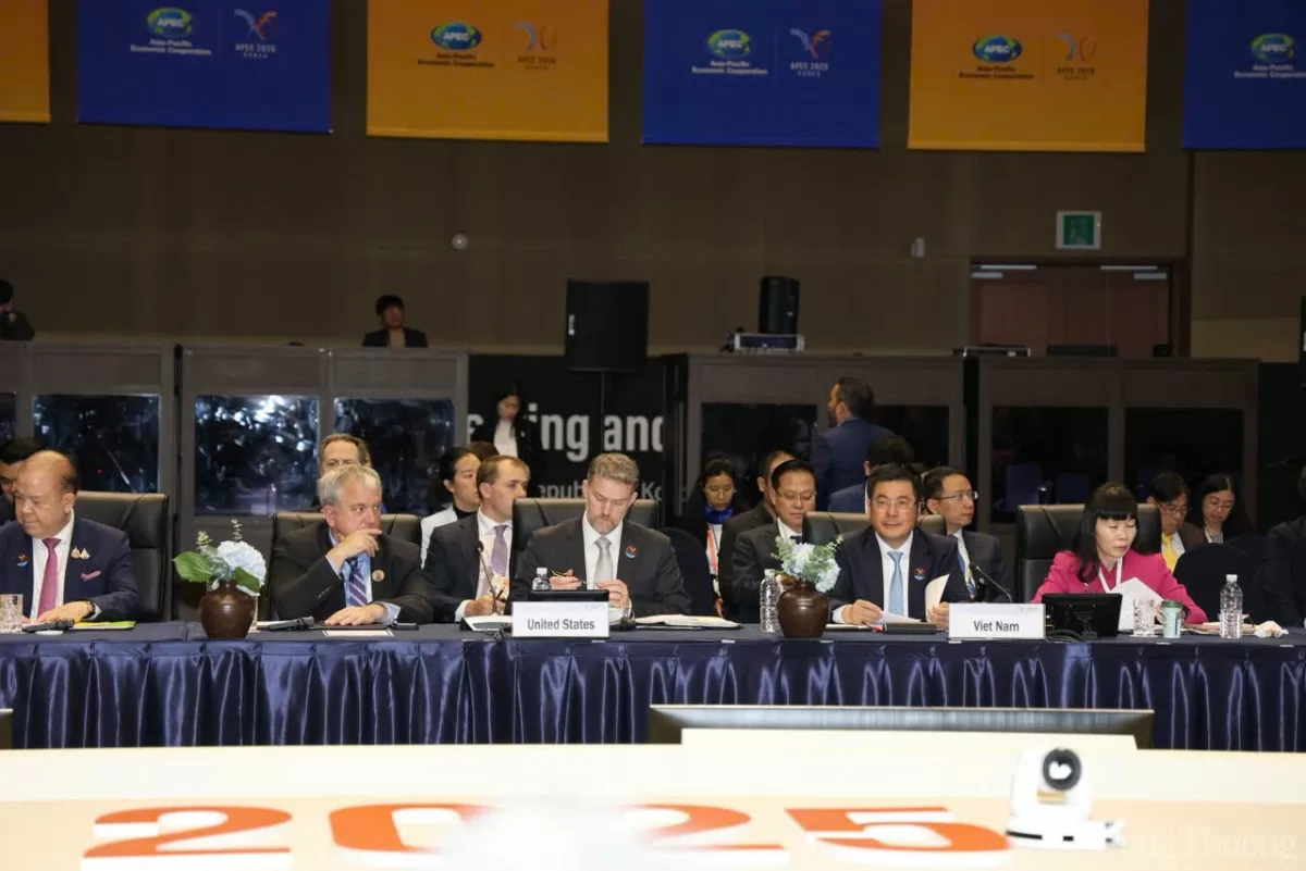 Bộ trưởng Nguyễn Hồng Diên chia sẻ quan điểm về AI và thương mại tại APEC 2025