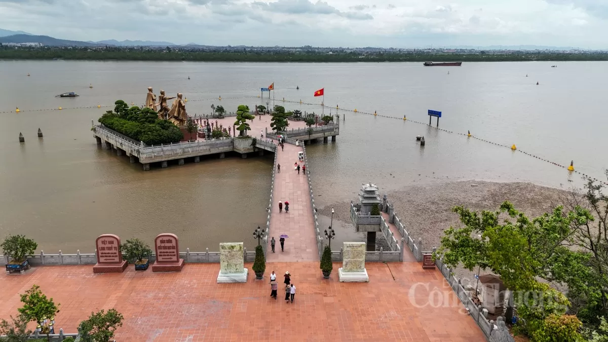 Bạch Đằng Giang tái hiện 3 trận thủy chiến lừng danh Bạch Đằng Giang tái hiện 3 trận thủy chiến lừng danh