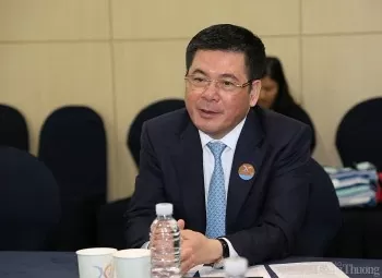 bo truong nguyen hong dien tiep lam viec voi thu truong ngoai giao nhat ban tai apec 2025