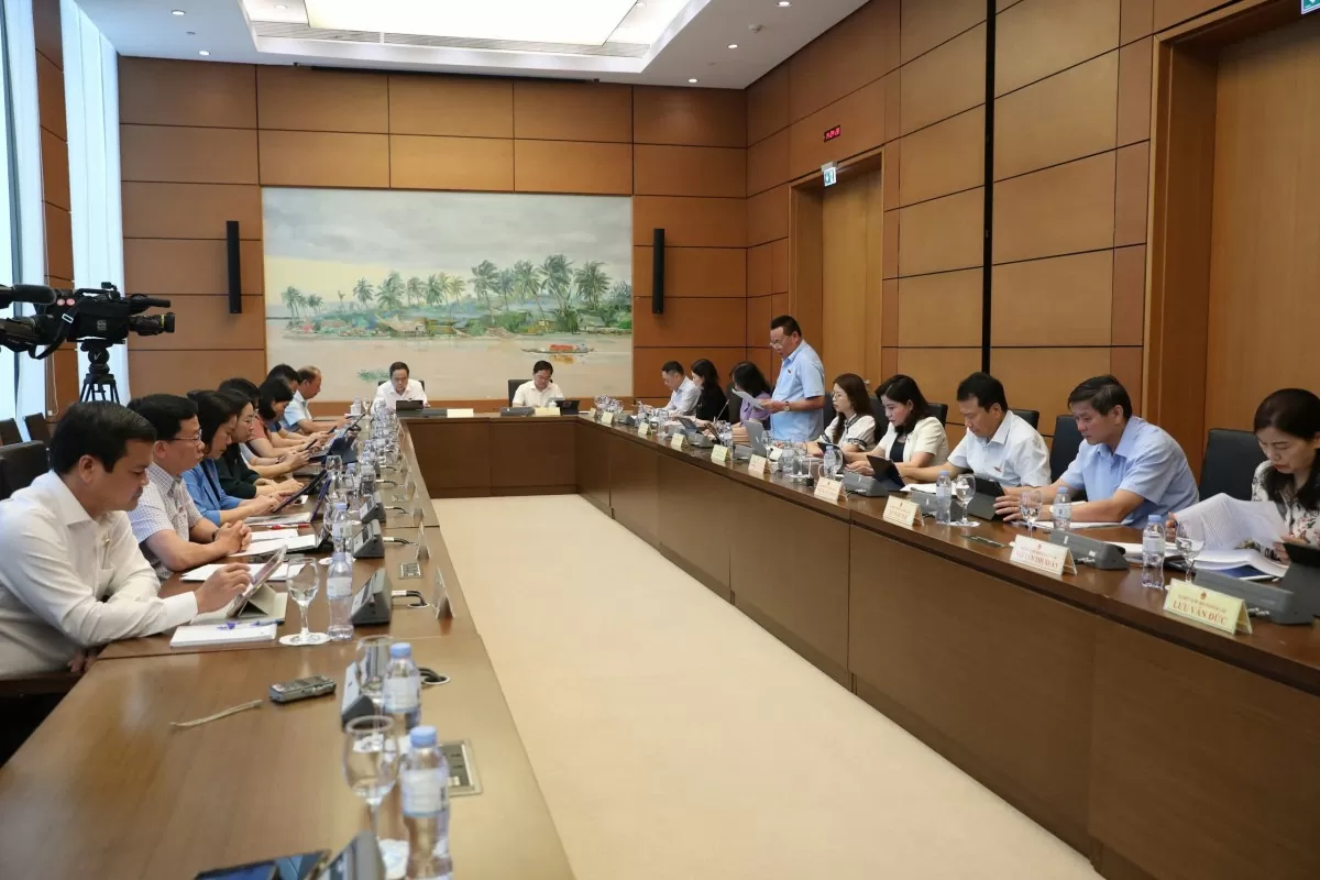 Toàn cảnh Tổ 13 thảo luận Dự thảo Nghị quyết của Quốc hội về cơ chế, chính sách phát triển kinh tế tư nhân.