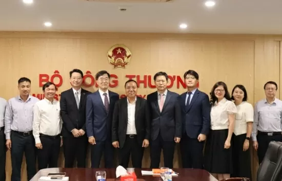 Thứ trưởng Nguyễn Hoàng Long làm việc với Hanwha Energy về dự án điện khí LNG