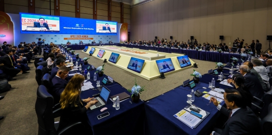 cac bo truong thong qua tuyen bo chung ve thuong mai apec 2025