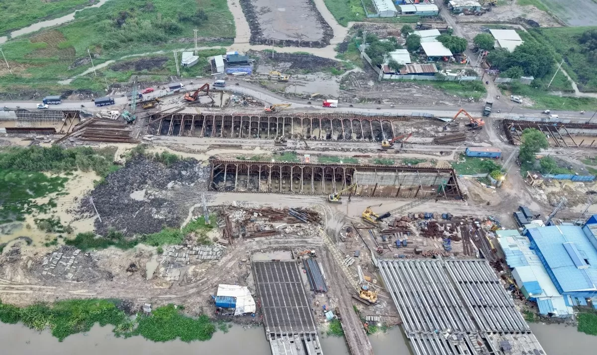 Một phần hiện trạng thi công dự án tại điểm nối tiếp giáp dự án Vành đai 3 và dự án cao tốc TP.HCM - Mộc Bài.