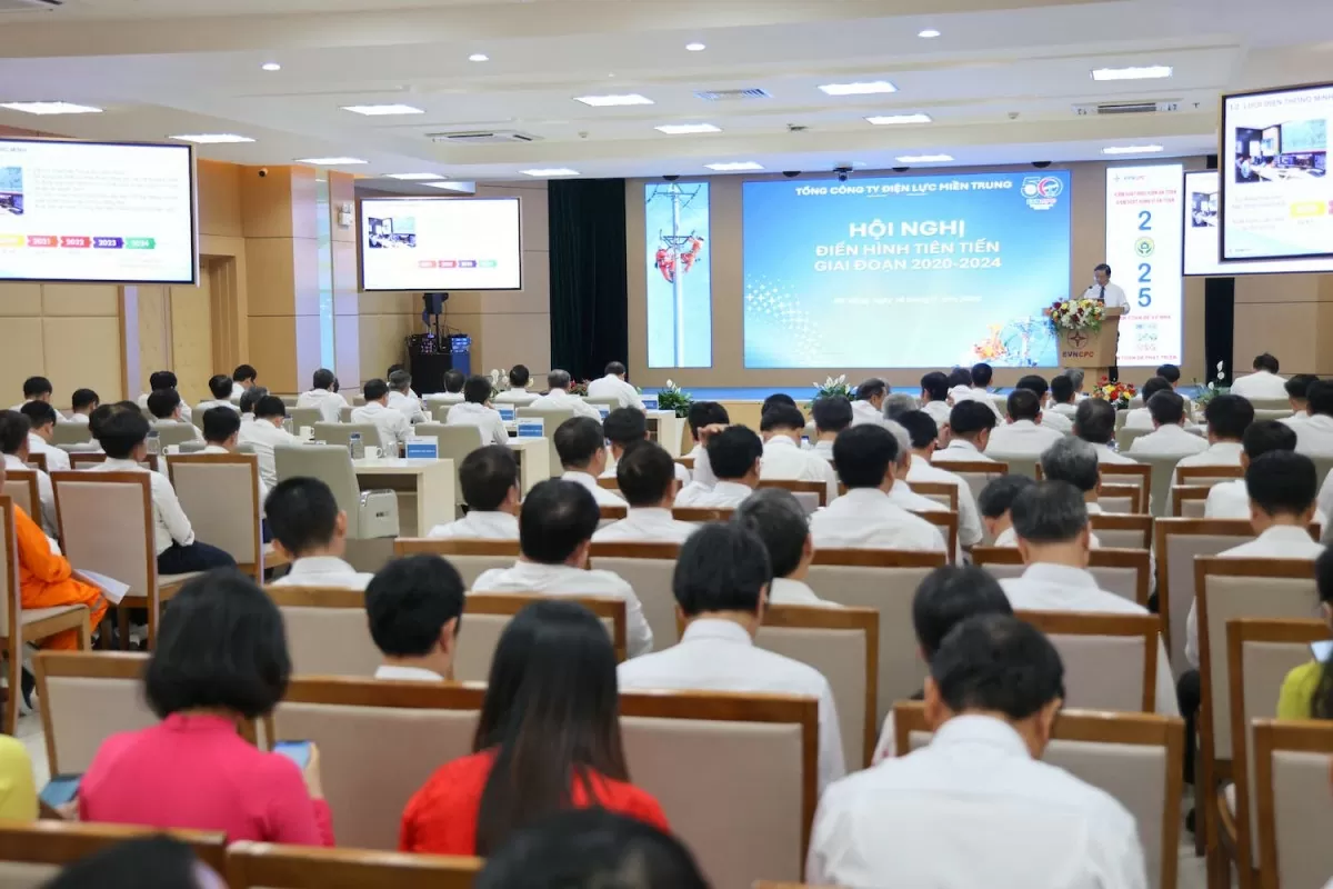 Hội nghị tổng kết phong trào thi đua giai đoạn 2020-2024 và biểu dương điển hình tiên tiến EVNCPC lần thứ VI Hội nghị tổng kết phong trào thi đua giai đoạn 2020-2024 và biểu dương điển hình tiên tiến EVNCPC lần thứ VI