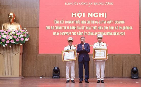 trung tuong to an xo nhan huan chuong quan cong hang ba