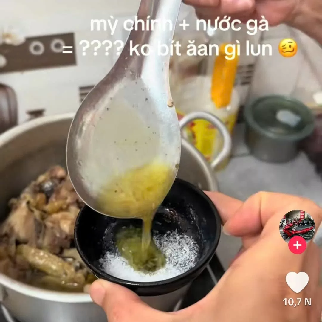Xôn xao mì chính trộn với nước xáo gà tạo keo sợi