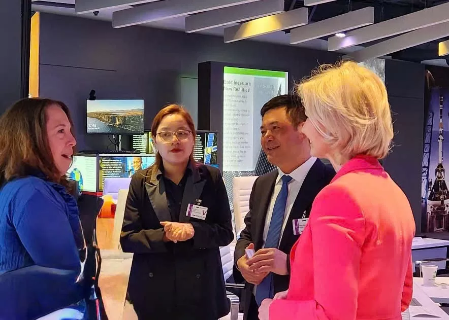 Bộ trưởng Nguyễn Hồng Diên làm việc với Tập đoàn Lockheed Martin
