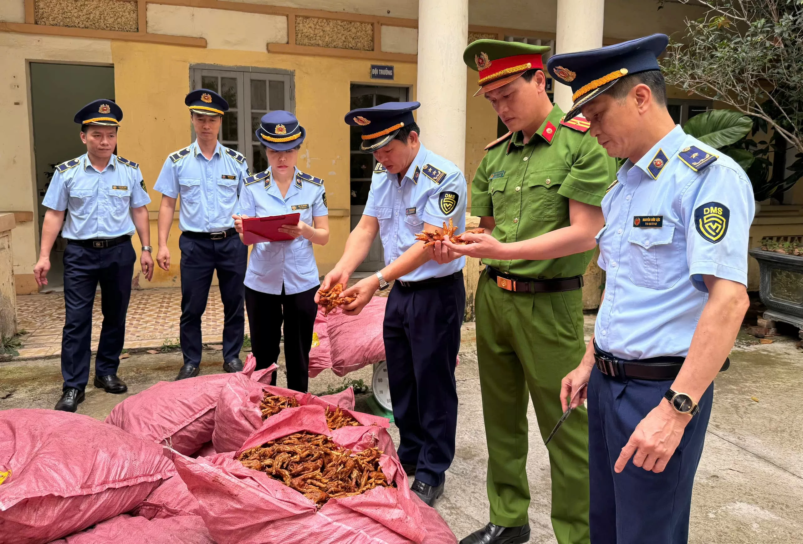 hàng giả