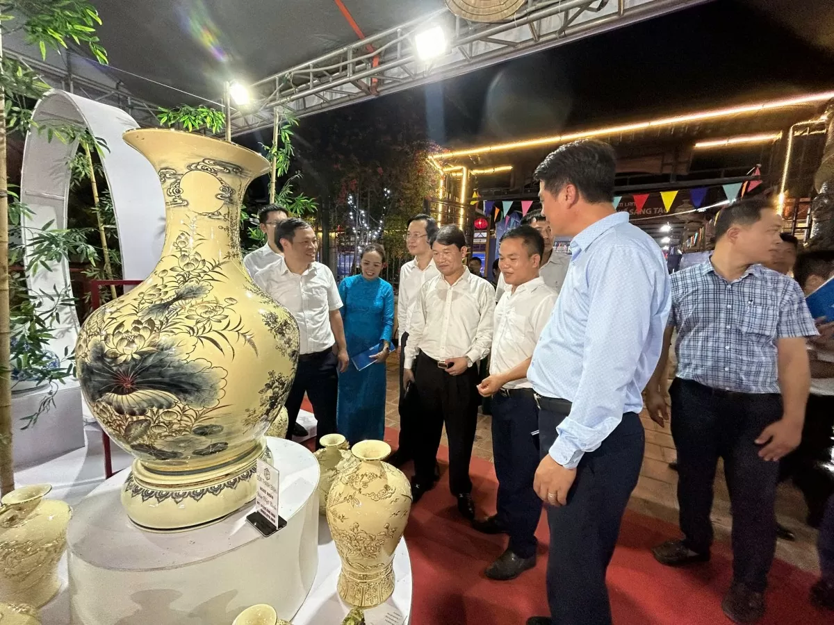 Lãnh đạo Sở Công Thương thăm qua các mô hình sản phẩm bền vững