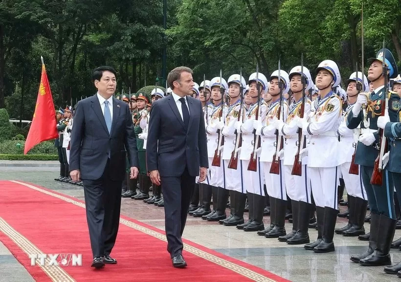 Chủ tịch nước Lương Cường chủ trì lễ đón Tổng thống Pháp Emmanuel Macron