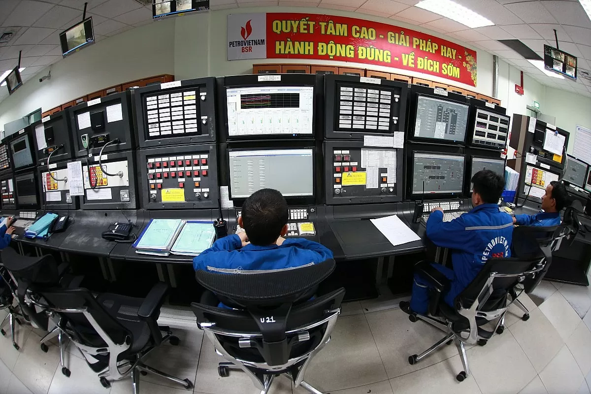 Ngày 21/4/2025, đồng hồ sản lượng của Nhà máy Lọc dầu Dung Quất đã đạt mốc 100 triệu tấn sản phẩm các loại lũy kế từ khi Nhà máy vận hành thương mại vào năm 2009