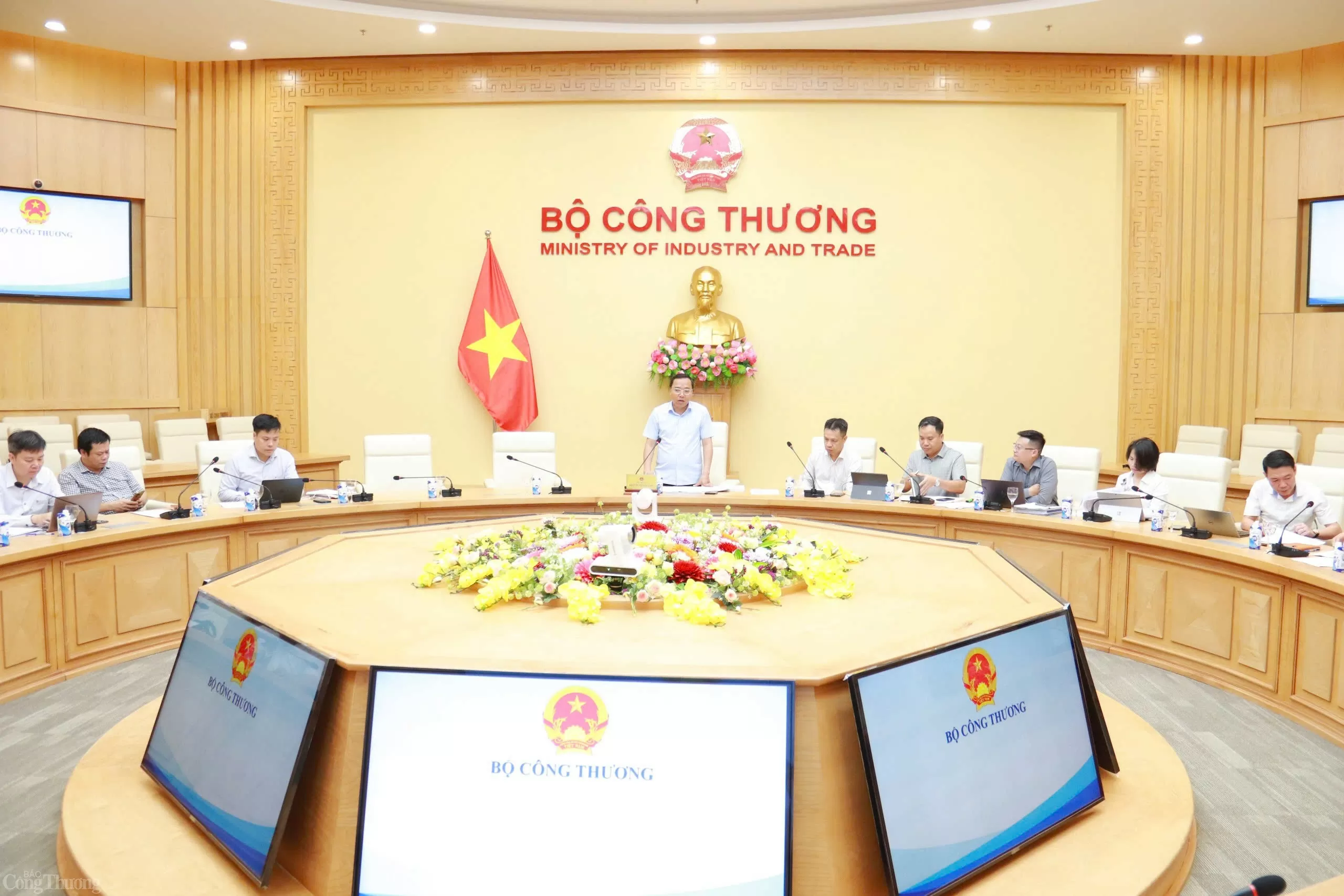 Thứ trưởng Nguyễn Hoàng Long làm việc với TKV về sản xuất, kinh doanh than
