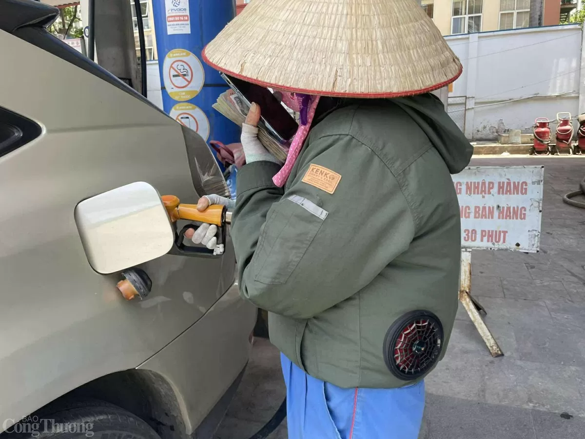 Áo điều hòa hút khách, tiểu thương 'hốt bạc'