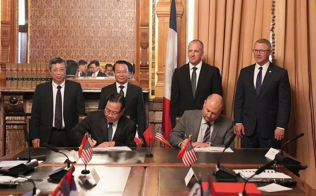 Lãnh đạo Bộ Nông nghiệp và Môi trường Việt Nam và Bộ Nông nghiệp bang Iowa chứng kiến lễ ký kết Bản ghi nhớ hợp tác thương mại nông lâm thủy sản. Lãnh đạo Bộ Nông nghiệp và Môi trường Việt Nam và Bộ Nông nghiệp bang Iowa chứng kiến lễ ký kết Bản ghi nhớ hợp tác thương mại nông lâm thủy sản.